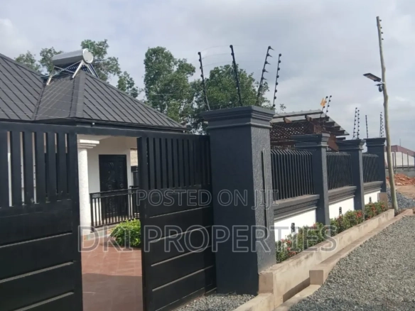 Furnished 2 bedroom house for sale in Malejor - front view