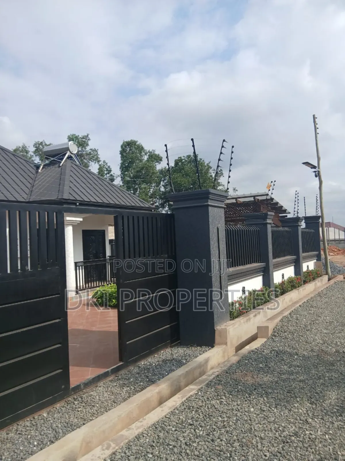 Furnished 2 bedroom house for sale in Malejor - front view