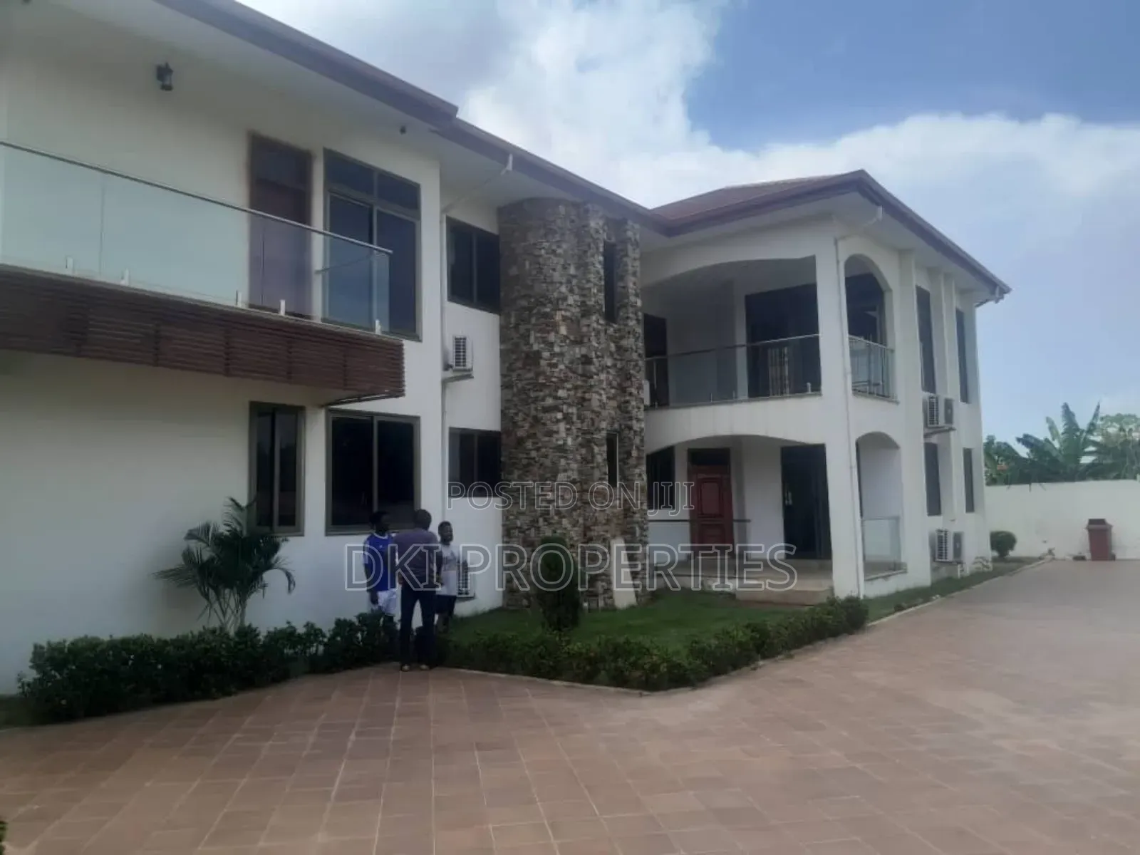TM 1 (1) Exterior view of a grand, fairly used 8-bedroom detached mansion with a spacious, fenced, and gated compound on two plots of land in the Tema Metropolitan area.