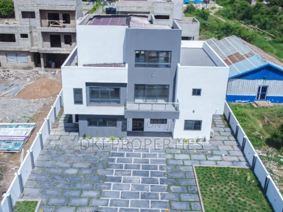 Luxury 5 bedroom house for sale in Airport Residential Area with pool
