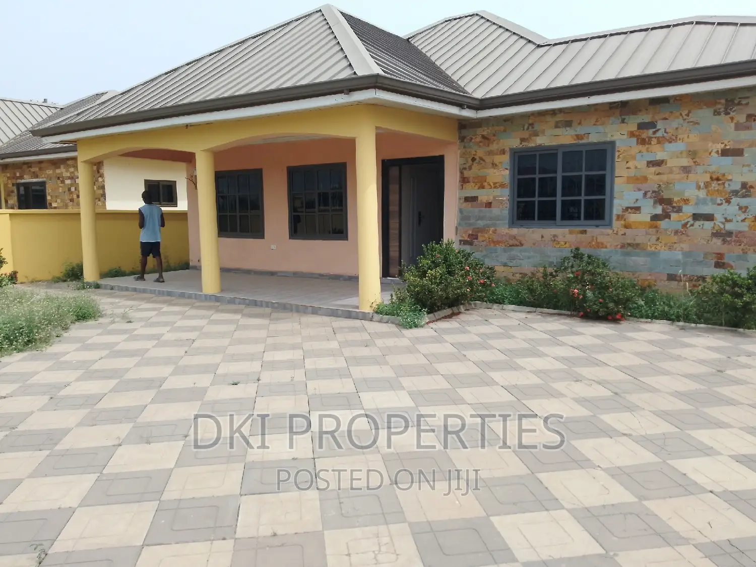 Modern 3 bedroom house for sale in Valley View Area